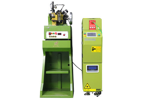 Jewelry chain making machine