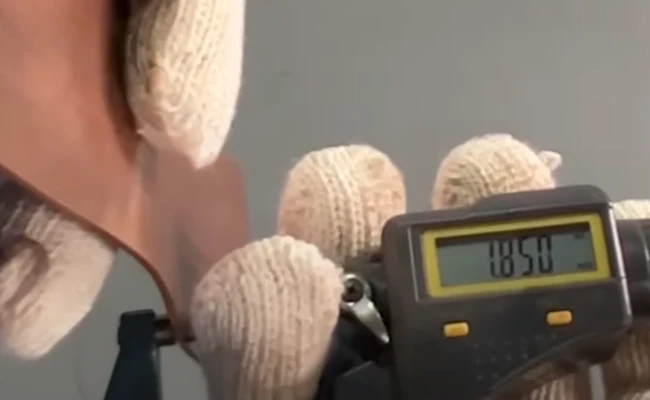 Measuring the thickness of rolling mill finished products